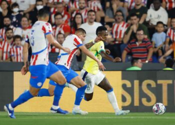 Eliminatórias: Brasil joga mal e perde para o Paraguai
