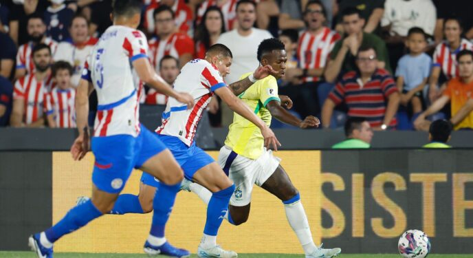 Eliminatórias: Brasil joga mal e perde para o Paraguai
