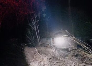 Ônibus sai da pista e cai de ribanceira na Bahia