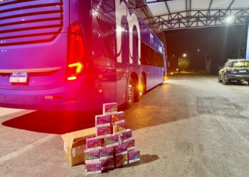 PRF apreende grande quantidade de cigarros eletrônicos em ônibus na Bahia