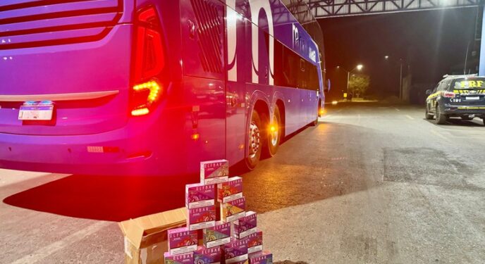 PRF apreende grande quantidade de cigarros eletrônicos em ônibus na Bahia