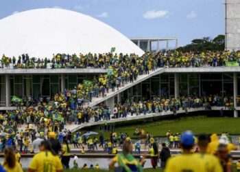 Justiça argentina ordena prisão de foragidos envolvidos no 8 de janeiro