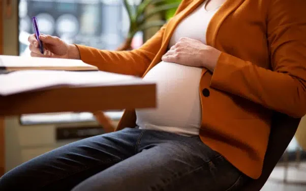 Gestante em contrato de experiência tem direito a estabilidade, diz TST