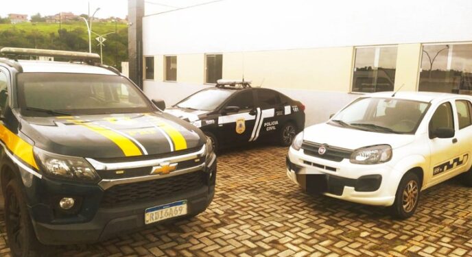 PRF recupera carro roubado e em outra ação encontra maconha em cilindro de GNV