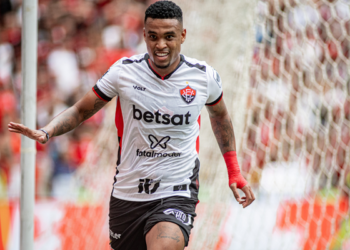 Brasileiro: Vitória se despede empatando com o Flamengo