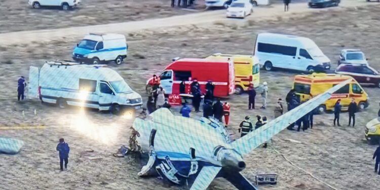 Avião fabricado no Brasil cai no Cazaquistão e deixa ao menos 40 mortos
