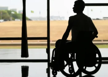 Lula sanciona com vetos projeto do PT que mudaria regras para o BPC