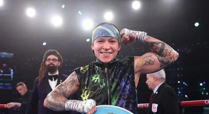 Baiana Bia Ferreira bate francesa e mantém cinturão de campeã mundial de boxe