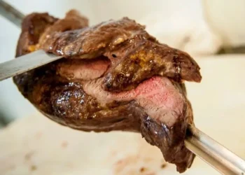 Preço da carne leva açougues a oferecerem parcelamento