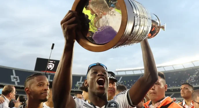 Atacante do Botafogo é eleito Rei da América