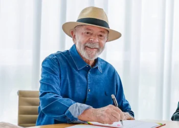 Lula promete cuidar do povo e economia é forte