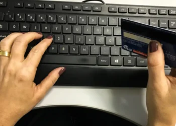 Receita Federal já monitora dados de cartão de crédito e Pix