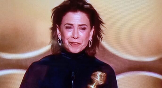 Fernanda Torres leva Globo de Ouro por atuação em Ainda Estou Aqui