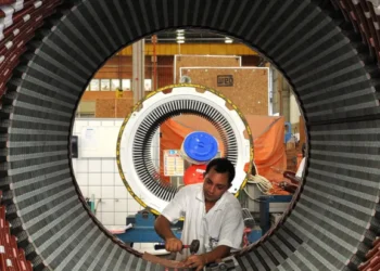 Cai receita da indústria de máquinas e equipamentos