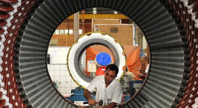 Cai receita da indústria de máquinas e equipamentos