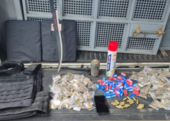 PM apreende drogas e material bélico na Bahia; adolescentes foram apreendidos