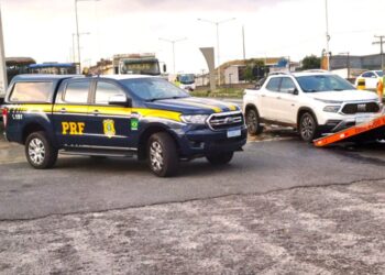 PRF recupera veículo roubado que usava placas de outro carro