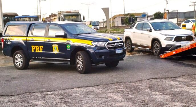 PRF recupera veículo roubado que usava placas de outro carro