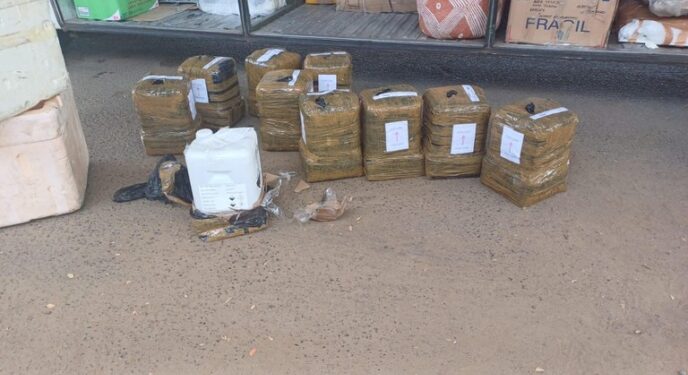 PRF apreende 250 quilos de substância química de alta periculosidade na Bahia