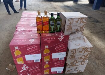 PRF apreende centenas de litros de whisky sem documentação na Bahia