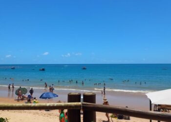 Salvador tem 17 praias impróprias para banho neste domingo