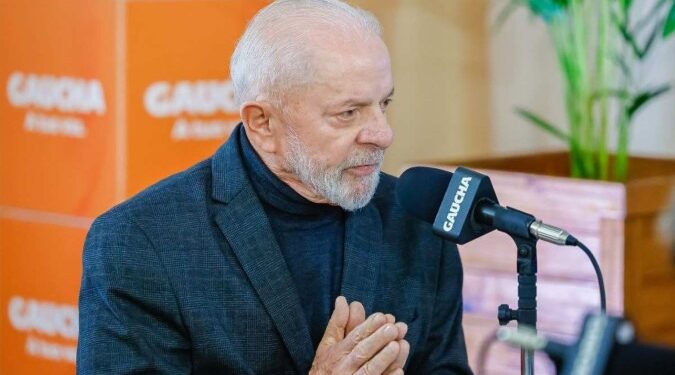 Se o combustível está caro, a culpa não é minha, diz Lula