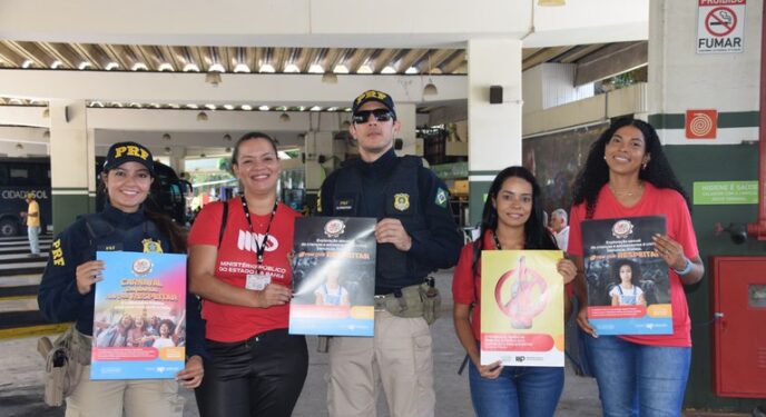 PRF realiza ação educativa na Rodoviário de Salvador durante Carnaval