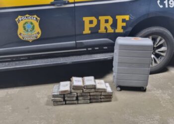 PRF prende mulher com 22 Kg de cocaína em ônibus no interior baiano