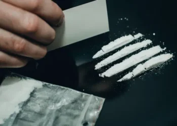 STJ anula provas por considerar busca ilícita e absolve acusados de tráfico