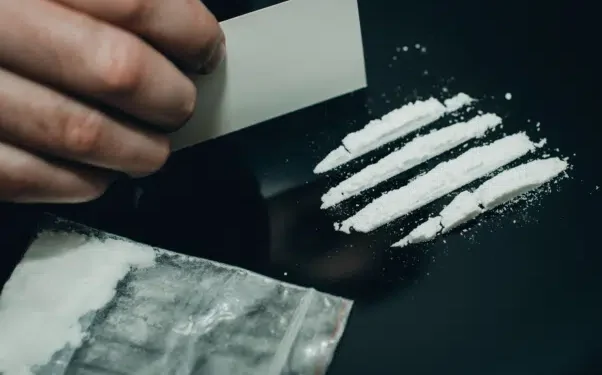 STJ anula provas por considerar busca ilícita e absolve acusados de tráfico