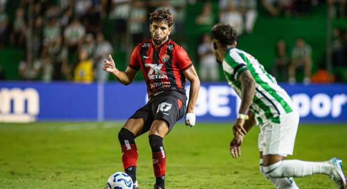 Brasileiro: Vitória estreia com derrota