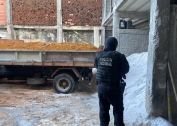 PF faz duas operações contra distribuição de notas falsas e extração ilegal de areia na Bahia