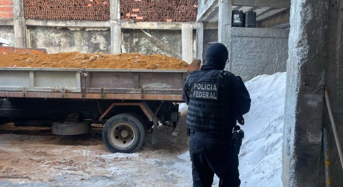 PF faz duas operações contra distribuição de notas falsas e extração ilegal de areia na Bahia