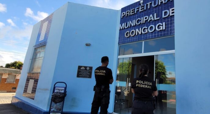 PF faz operação por contratação de transporte escolar e empresa de engenharia