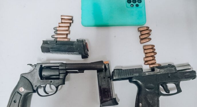 PM apreende duas armas no interior baiano; suspeitos fugiram