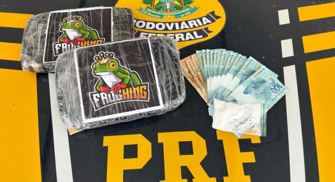 PRF apreende mais de 2 kg de cocaína em veículo no interior baiano