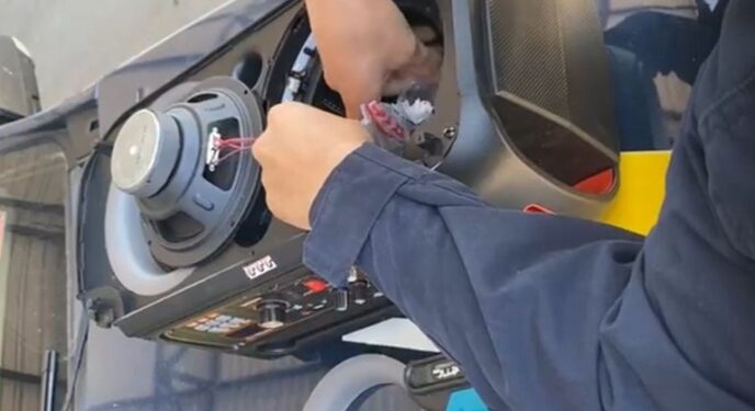 PRF prende passageiro e apreende drogas em caixa de som na Bahia