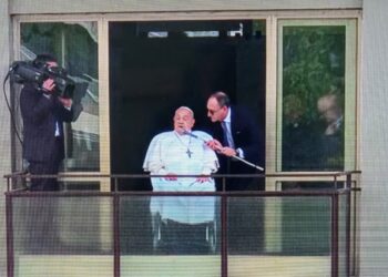 Papa Francisco deixa o hospital de 38 dias internado