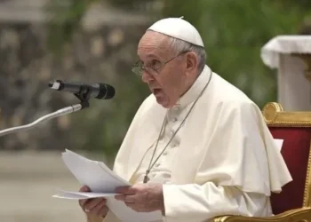“Situação permanece estável, dentro de quadro complexo”, diz Vaticano sobre Papa