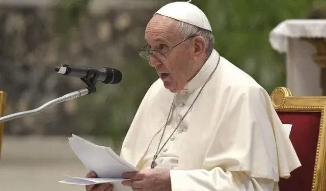 “Situação permanece estável, dentro de quadro complexo”, diz Vaticano sobre Papa