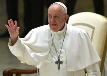 Papa Francisco descansou bem durante a noite e está estável, diz Vaticano