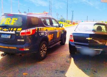 PRF apreende carro fruto de golpe e não pago pela empresa e outro adulterado na Bahia