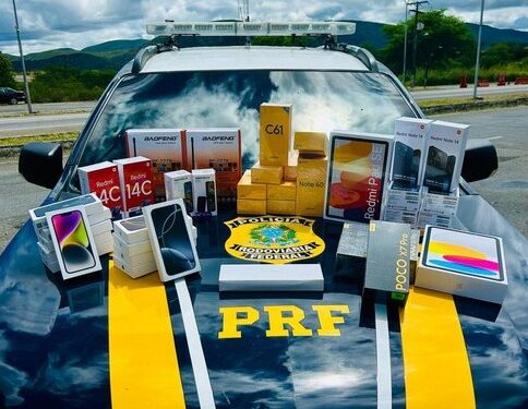 PRF apreende crack, cigarros eletrônicos e celulares em ônibus na Bahia