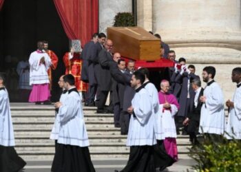 Funeral e sepultamento do Papa Francisco são realizados neste sábado