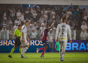 Brasileiro: Bahia cede virada mas empata com o Santos