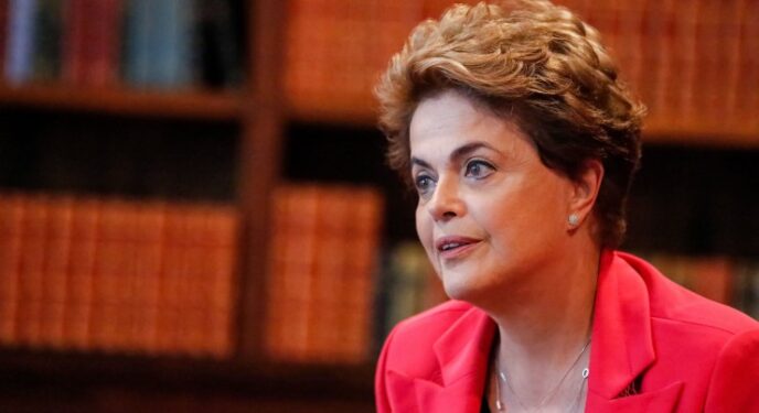Dilma Rousseff volta a ter pedido de anistia analisado e quer indenização