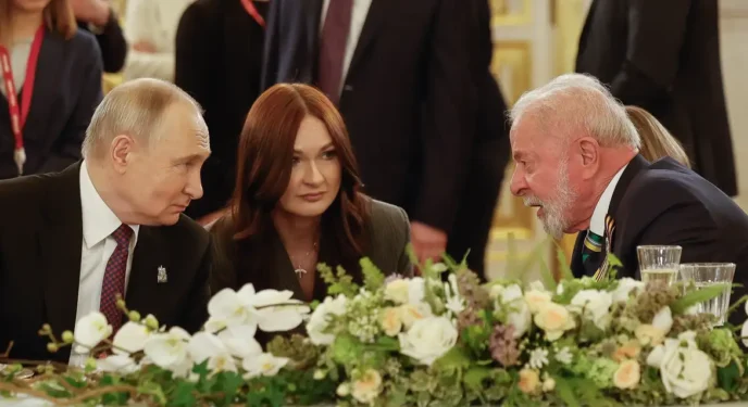 Ao lado de ditadores, Lula participa de eventos na Rússia