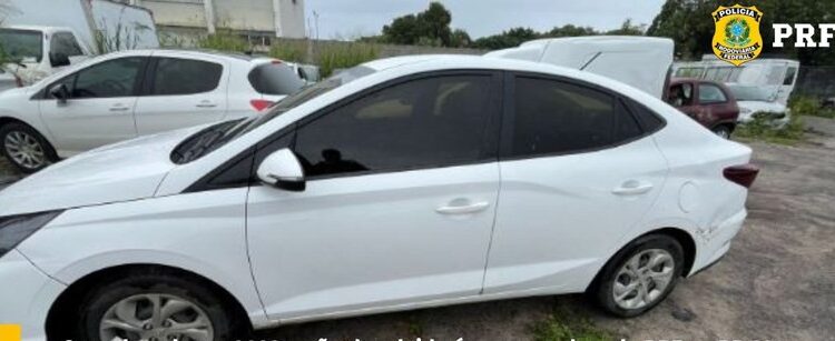 Carro locado em 2023 conduzido por mulher e não devolvido é recuperado pela PRF