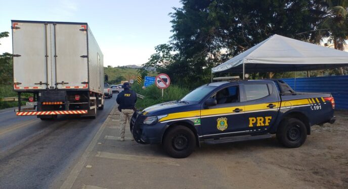 Ponte sobre BR é totalmente interditada na Bahia