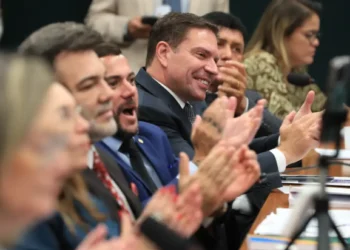 Câmara suspende ação penal contra Ramagem e todos os supostos golpistas